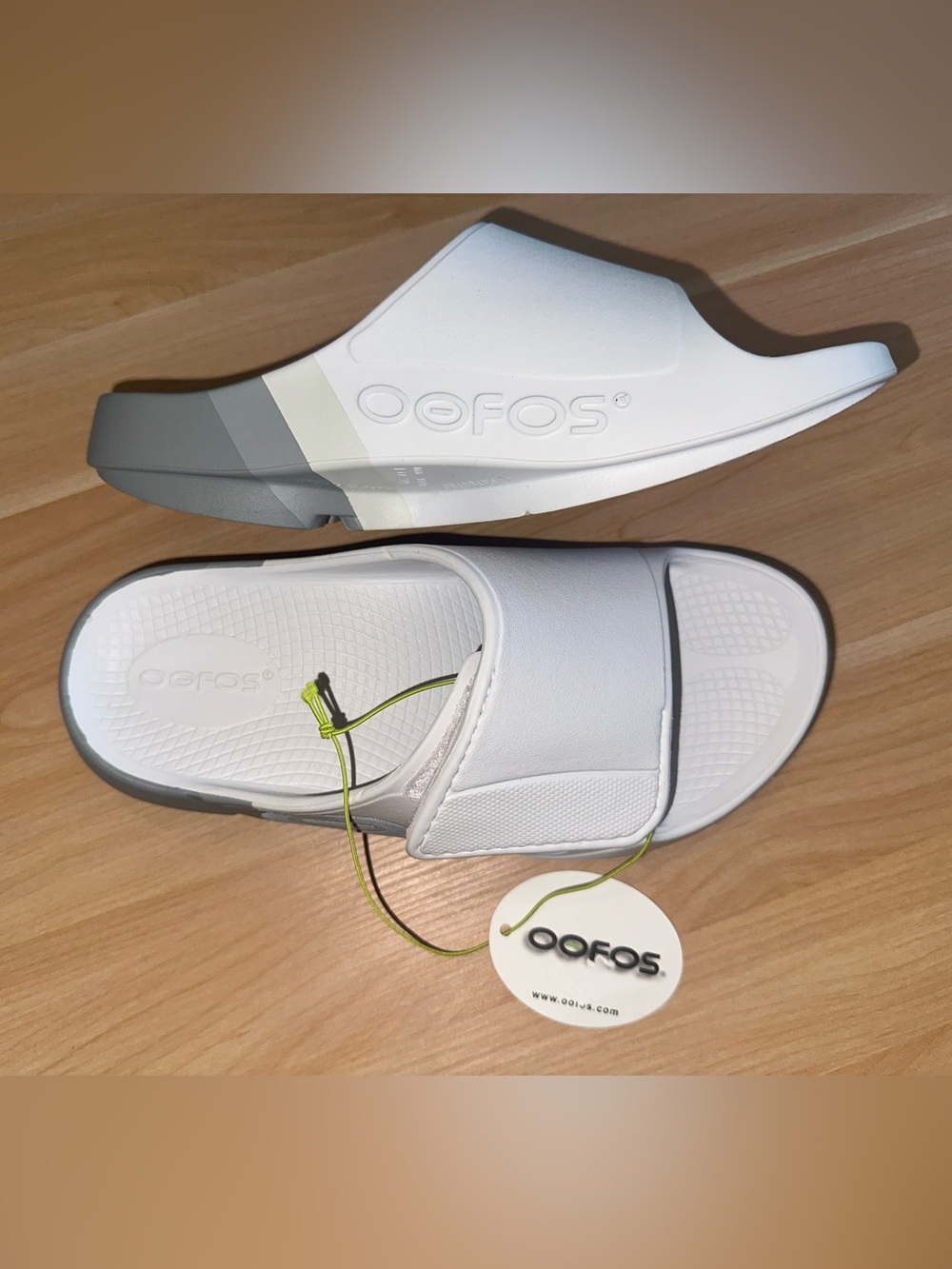 NWT OOFOS White and Gray Unisex Recovery Slide Sandals